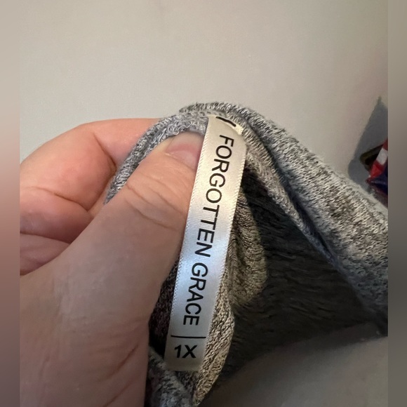 New w/o tags, size 1X, cowl neck top.grey heathered material - Picture 3 of 5